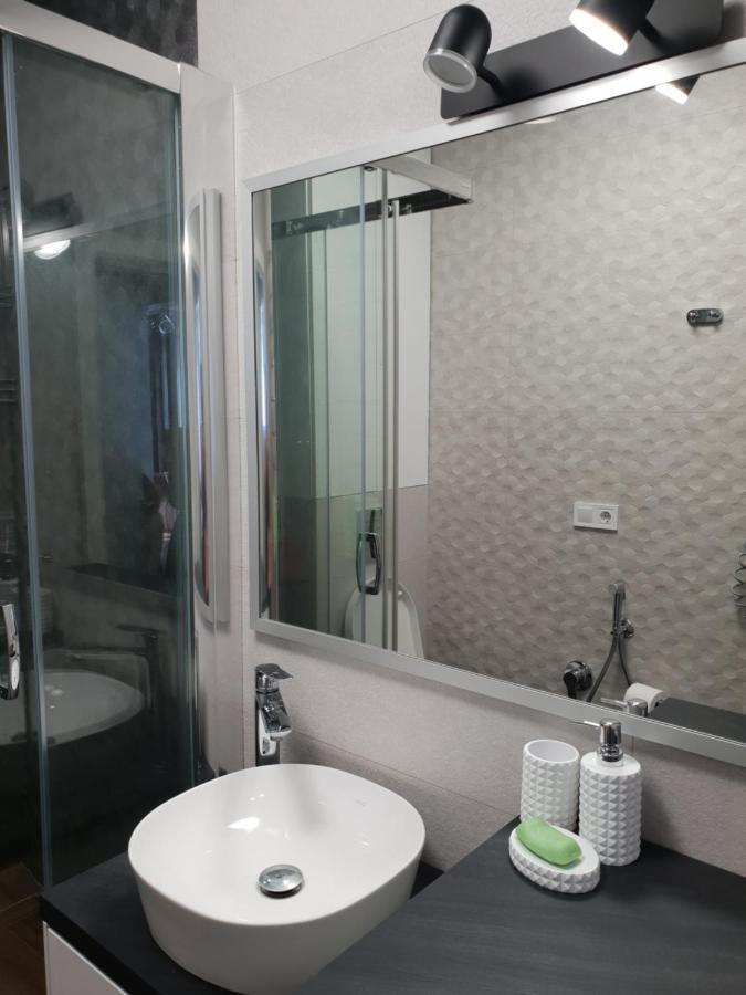 Nyvky Like Home - Fayna Town - Apt 398 Kiev Exteriör bild
